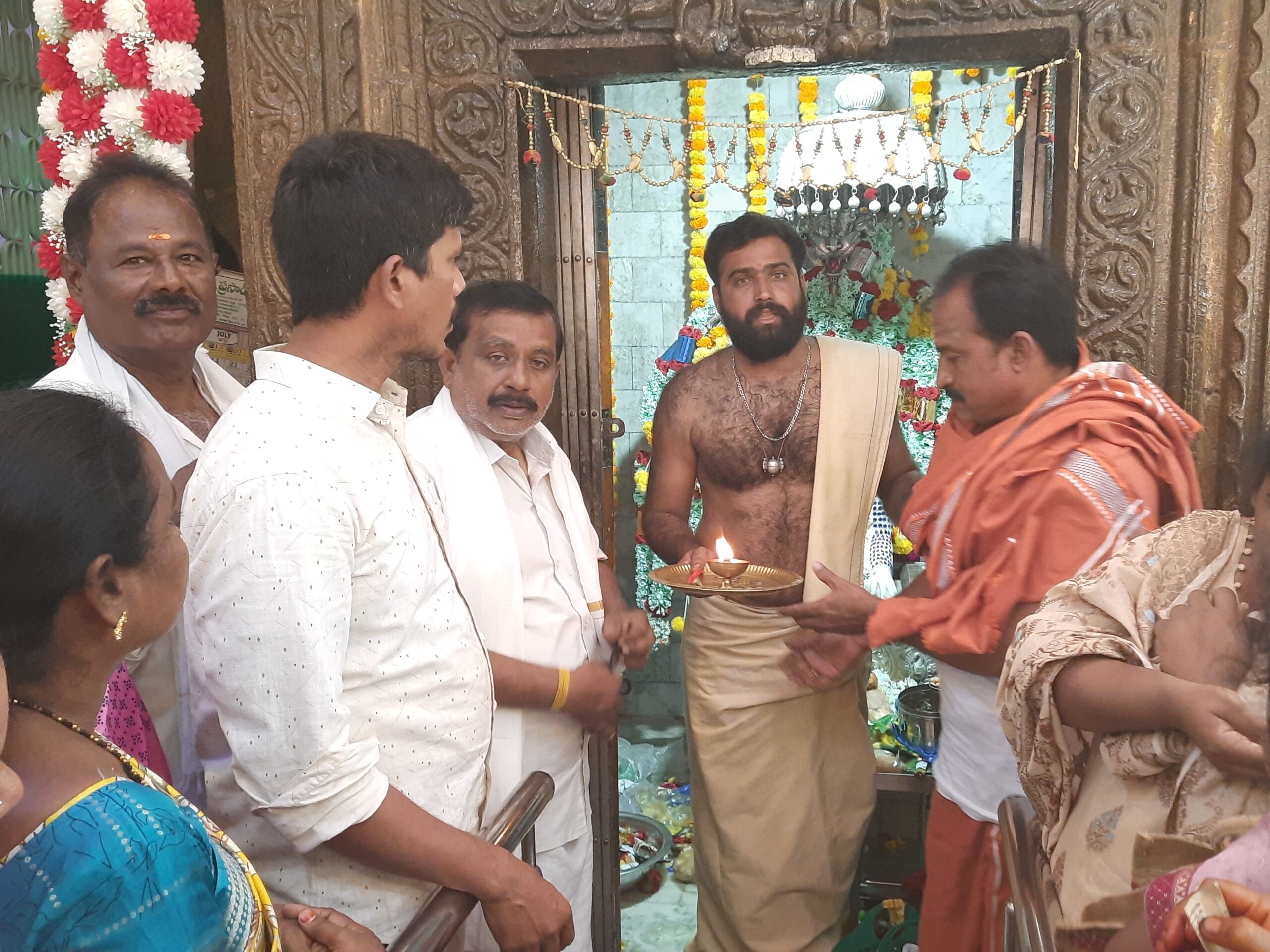 షిరిడి సాయిబాబా ఆలయంలో శ్రావణ మాస పూజలు