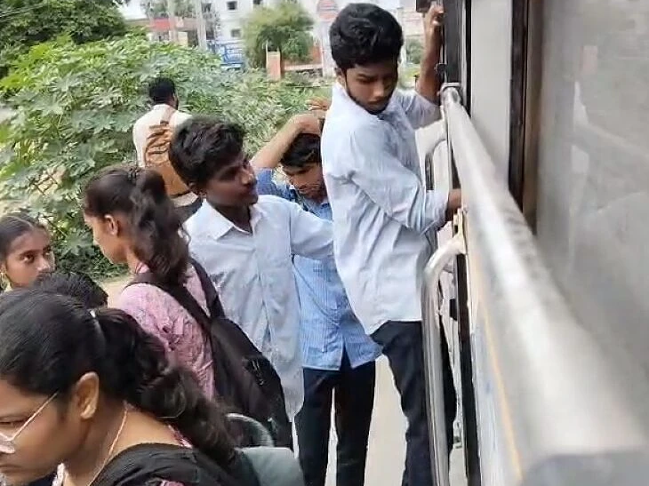 ఫ్రీ బస్.. విద్యార్థులకు కష్టాలు