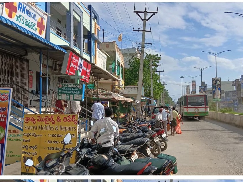 మఠంపల్లి  ప్రధాన రహదారిపై ట్రాఫిక్ కష్టాలు
