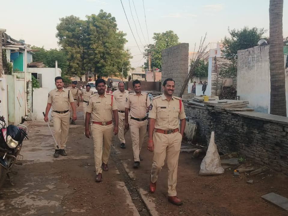 బ్రాహ్మణపల్లిలో పోలీసుల స్ట్రాంగ్ వార్నింగ్