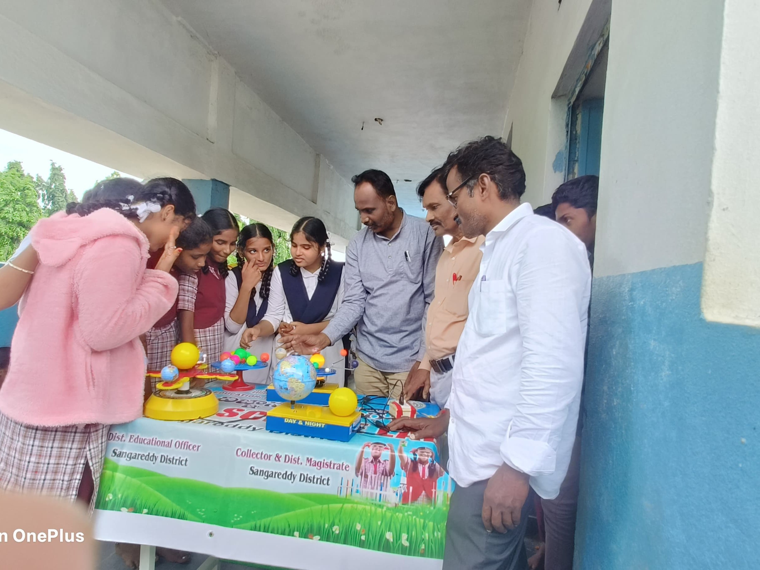 విద్యార్థుల కోసమే సంచార ప్రయోగశాల