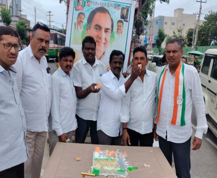కాజీపేటలో ఘనంగా రాజీవ్ గాంధీ జయంతి వేడుకలు