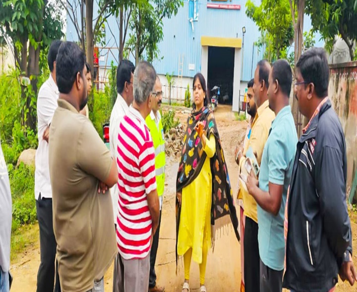 సాయికృష్ణ నగర్‌లో కార్పొరేటర్ పర్యటన