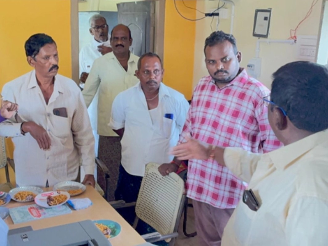 ‘సొసైటీ కార్యదర్శినీ తొలగించాలి’