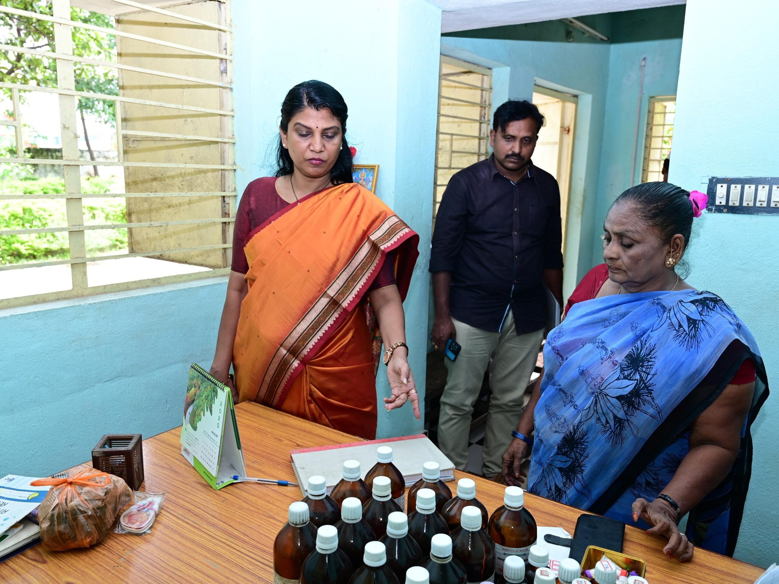 హోమియో వైద్యశాలను తనిఖీ చేసిన జిల్లా కలెక్టర్