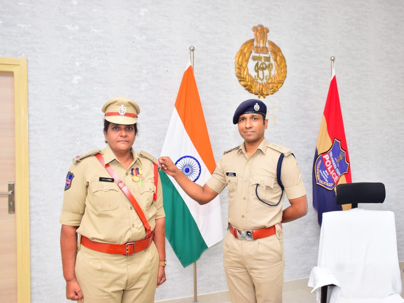 పదోన్నతి శుభాకాంక్షలు తెలియజేసిన ఎస్పీ