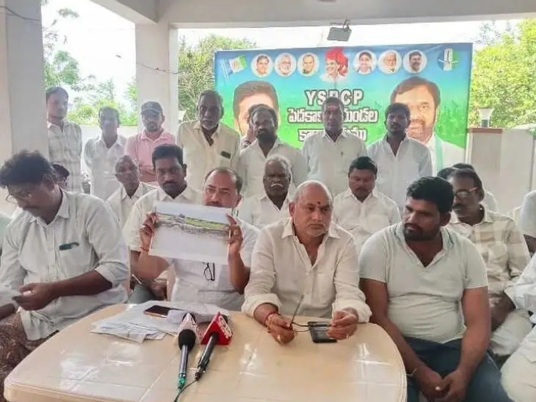 వరద బాధిత రైతులను ఆదుకోవాలి: వైసీపీ