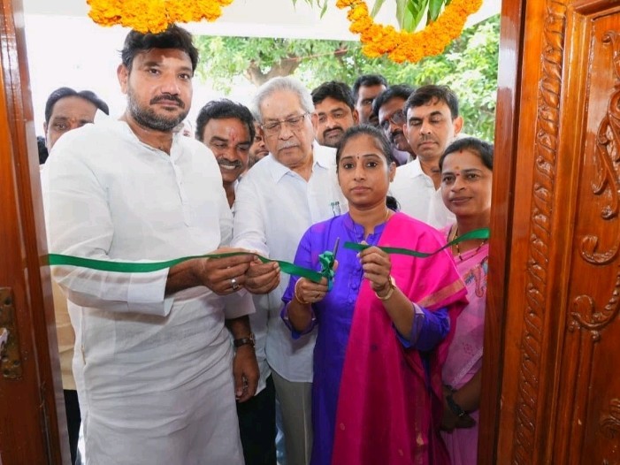గళ్లా మాధవి చేతుల మీదుగా కేర్ డెంటల్ క్లినిక్ ప్రారంభం