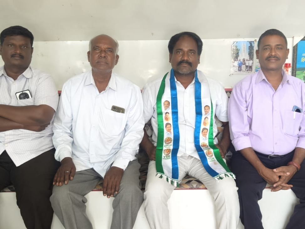 పింఛన్‌లు తొలగించడం చాలా సిగ్గుచేటు: వైసీపీ