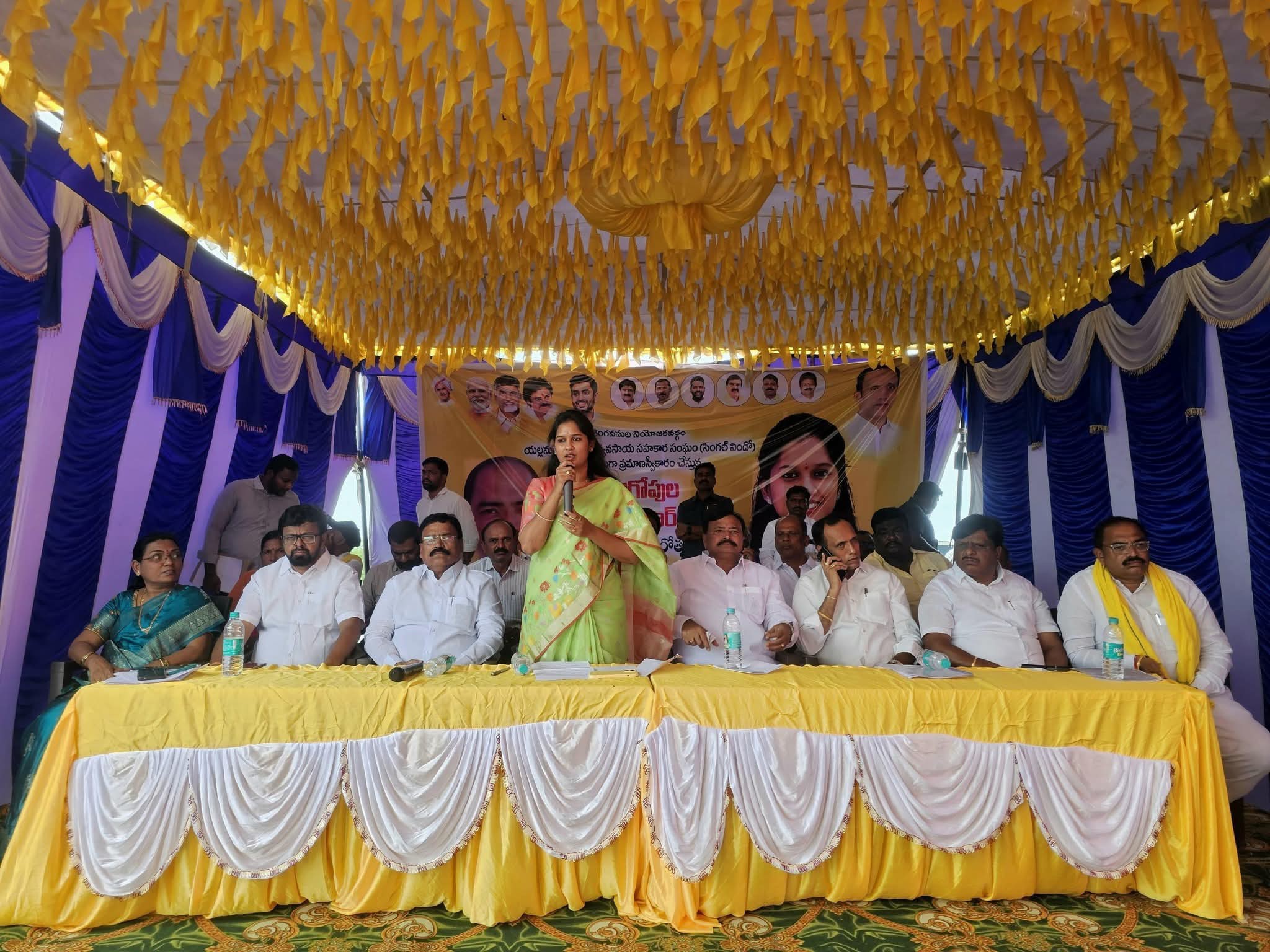 ప్రమాణ స్వీకారం కార్యక్రమంలో ఎమ్మెల్యే బండారు