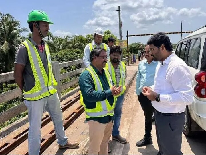 చించినాడ బ్రిడ్జి మరమ్మతు పనులను పరిశీలించిన జేసి