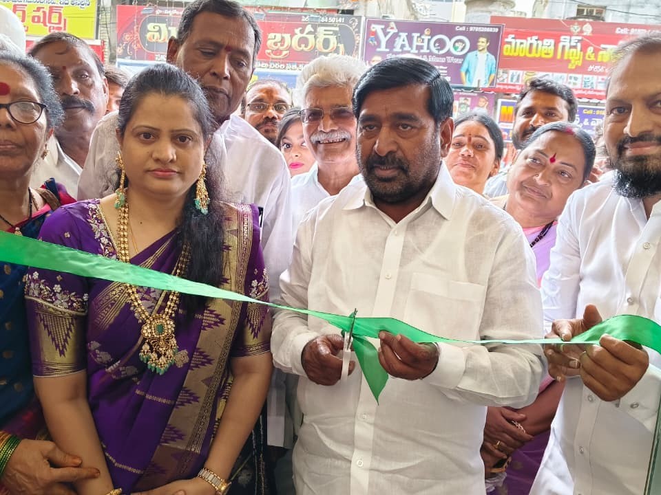 ‘నాణ్యమైన వస్త్రాలు విక్రయించి ప్రజల మన్ననలు పొందాలి’
