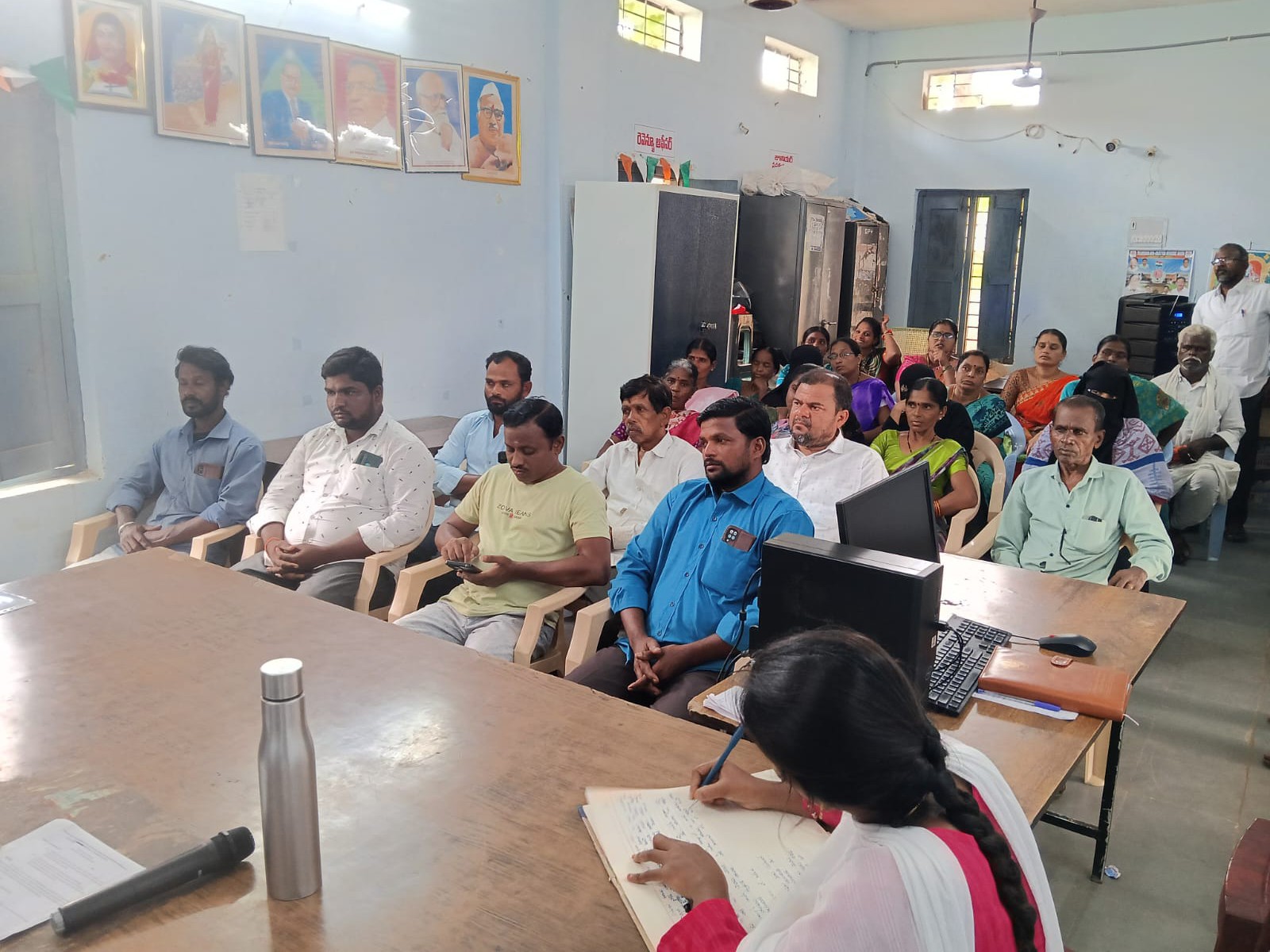 వీధి వ్యాపారులు బ్యాంకుల ద్వారా రుణాలు పొందవచ్చు: కమీషనర్