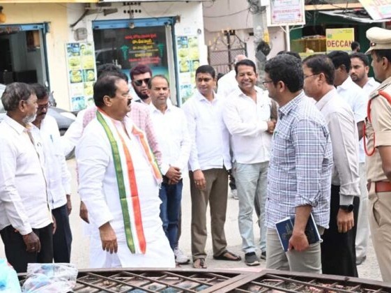 గణేష్ నిమజ్జన ఏర్పాట్లను పరిశీలించిన షబ్బీర్​అలీ