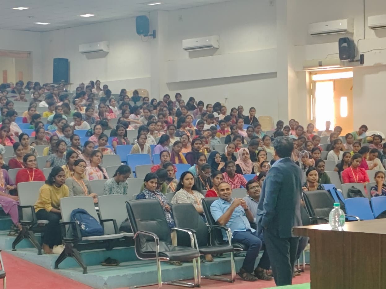 ‘స్వయం ఉపాధి అవకాశాలను అన్వేషించాలి’