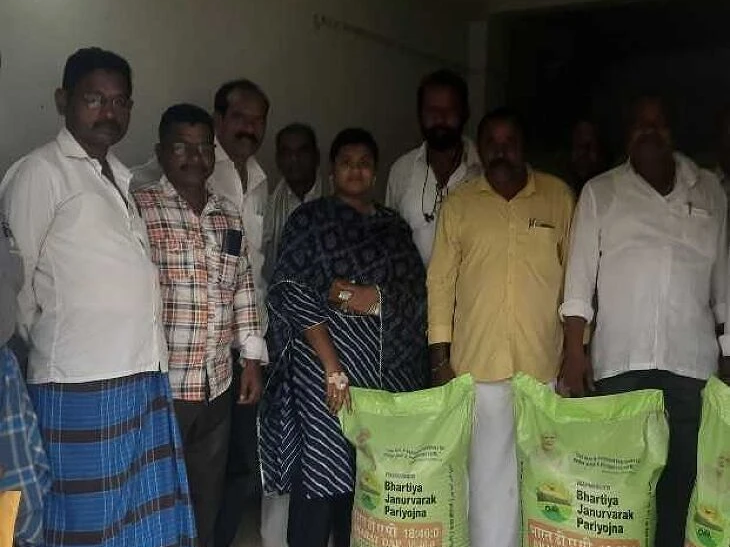 సబ్సిడీపై ఎరువుల పంపిణీ