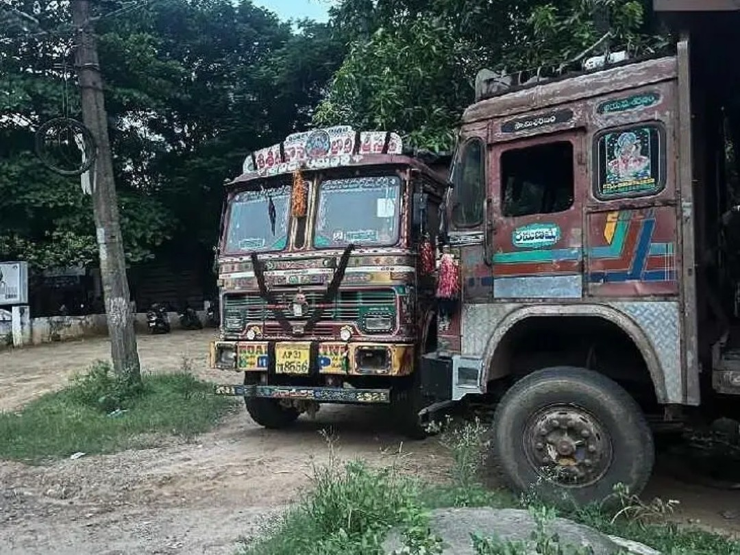 అక్రమ మట్టి తరలిస్తున్న లారీలకు జరిమానా