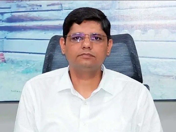 ఇందిరమ్మ ఇళ్ల నిర్మాణాలు వేగవంతం చేయాలి: కలెక్టర్