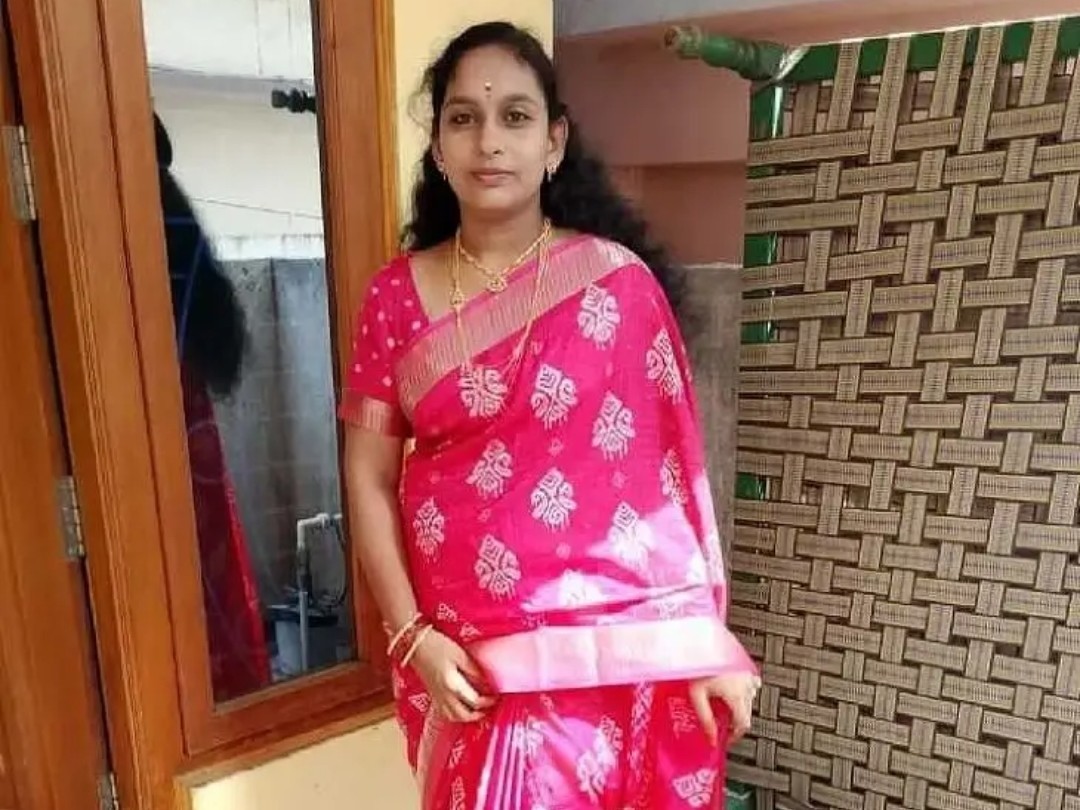 అక్కిరెడ్డిపాలెంలో.. యువతి ఆత్మహత్య