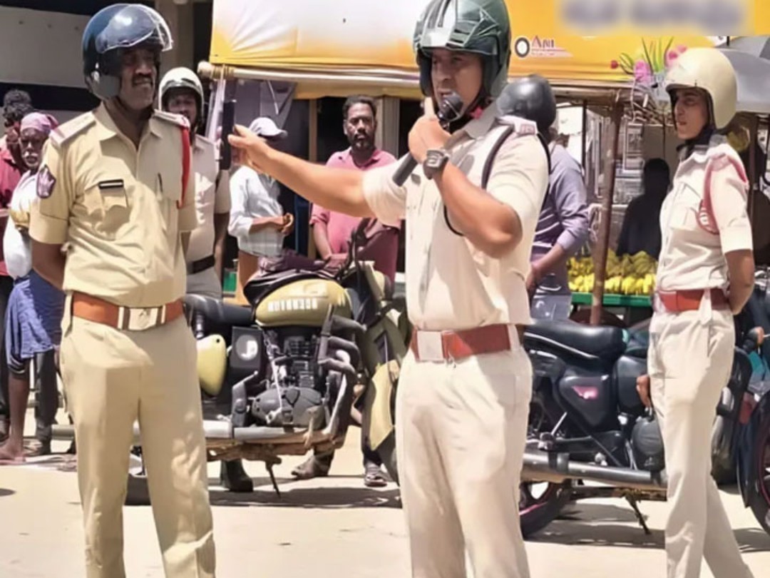 హెల్మెట్ తప్పనిసరిగా ధరించాలి: డీఎస్పీ