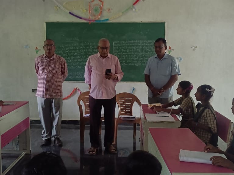 ‘చదవడం వ్రాయడం ఒక అలవాటుగా మారాలి’