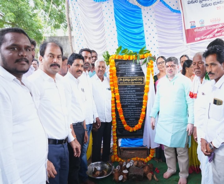 అంగన్‌వాడీ కేంద్ర నిర్మాణానికి శంకుస్థాపన చేసిన మంత్రి