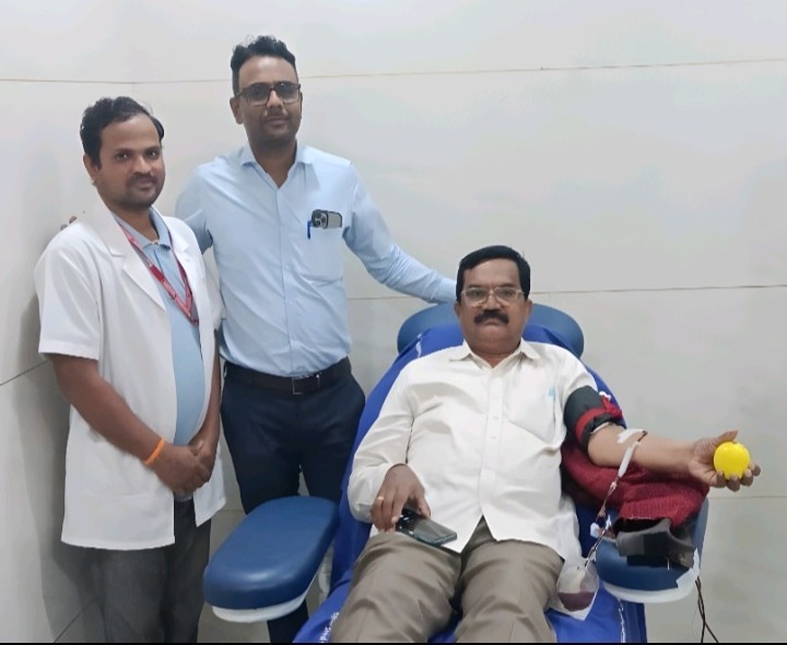 114వ సారి రక్తదానం చేసిన రెడ్ క్రాస్ కన్వీనర్