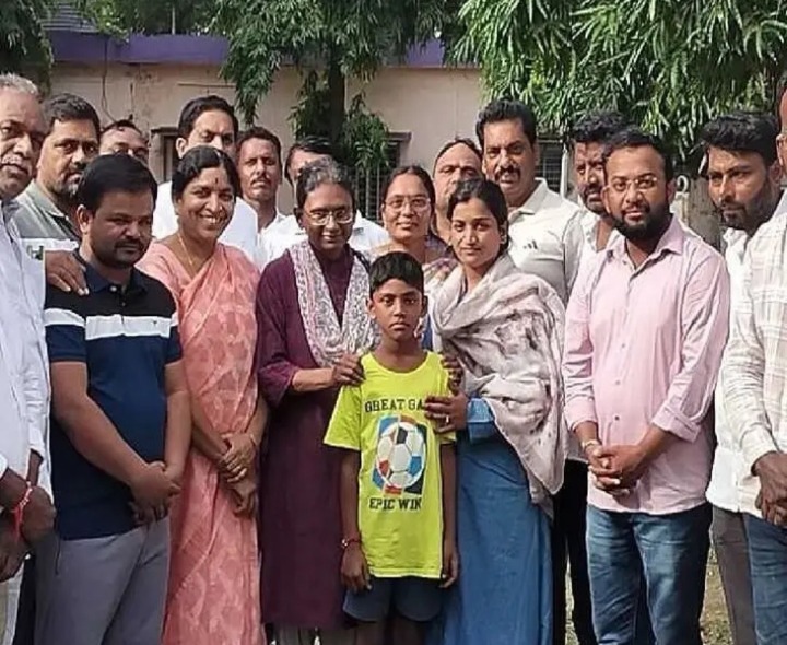 ఆదిలాబాద్‌లో  మీనాక్షి నటరాజన్ ఆకస్మిక పర్యటన