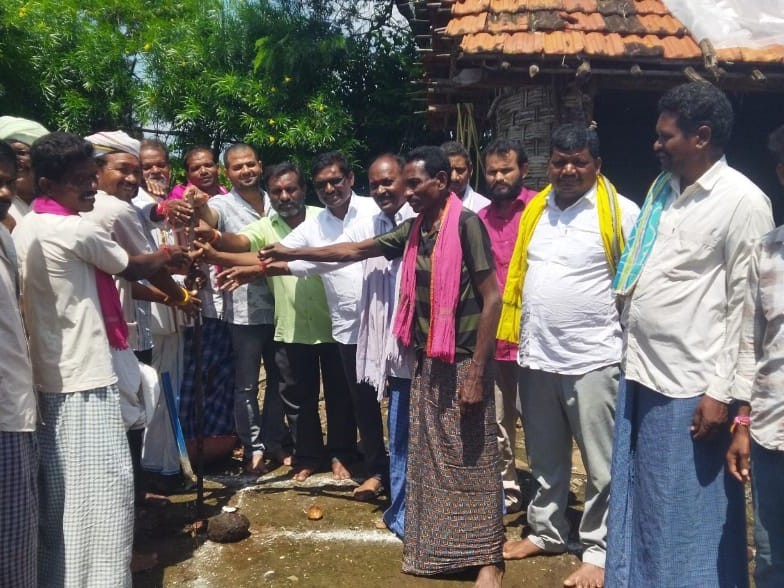 ఆవుల కొట్టం నిర్మాణానికి భూమిపూజ