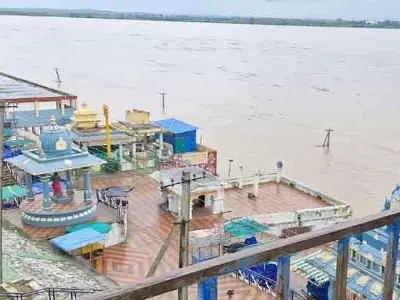 నిలకడగా గోదావరి  ప్రవాహం