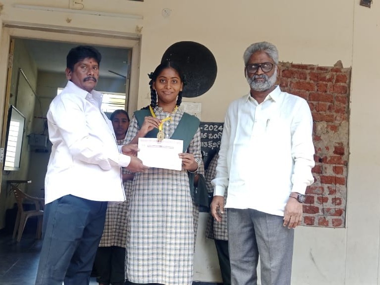రాష్ట్రస్థాయి యోగా పోటీలకు పామూరు విద్యార్థినీ ఎంపిక