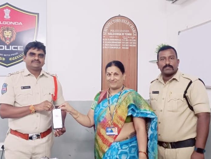 నిజాయితీని చాటుకున్న ఆటో డ్రైవర్