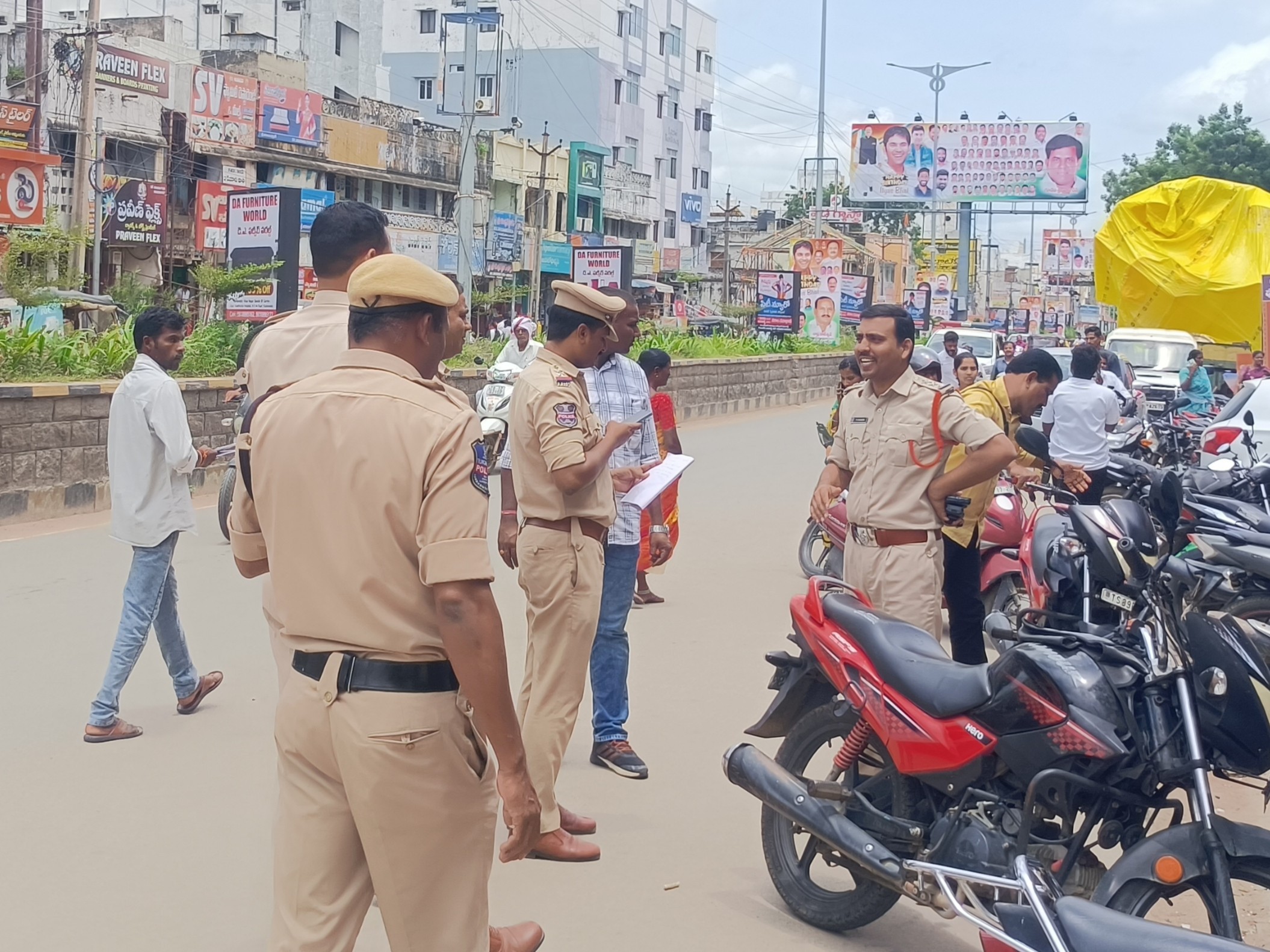 మార్వాడి గో బ్యాక్.. మొబైల్ దుకాణాలు బంద్