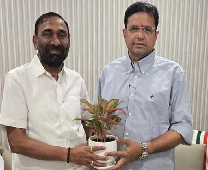నిధులు మంజూరు చేయాలని మంత్రిని కలిసిన జువ్వాడి