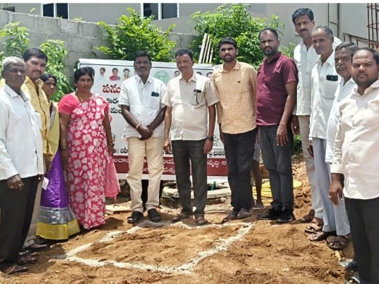 ఇందిరమ్మ ఇళ్లకు ఇంకుడు గుంత ఏర్పాటు