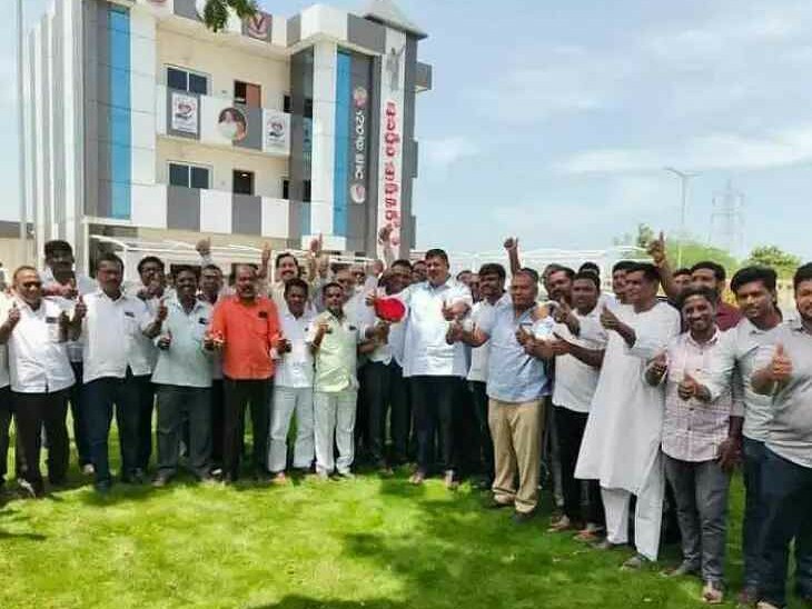 పెండింగ్ బిల్లుల మంజూరుకి వెలిచాల హామీ