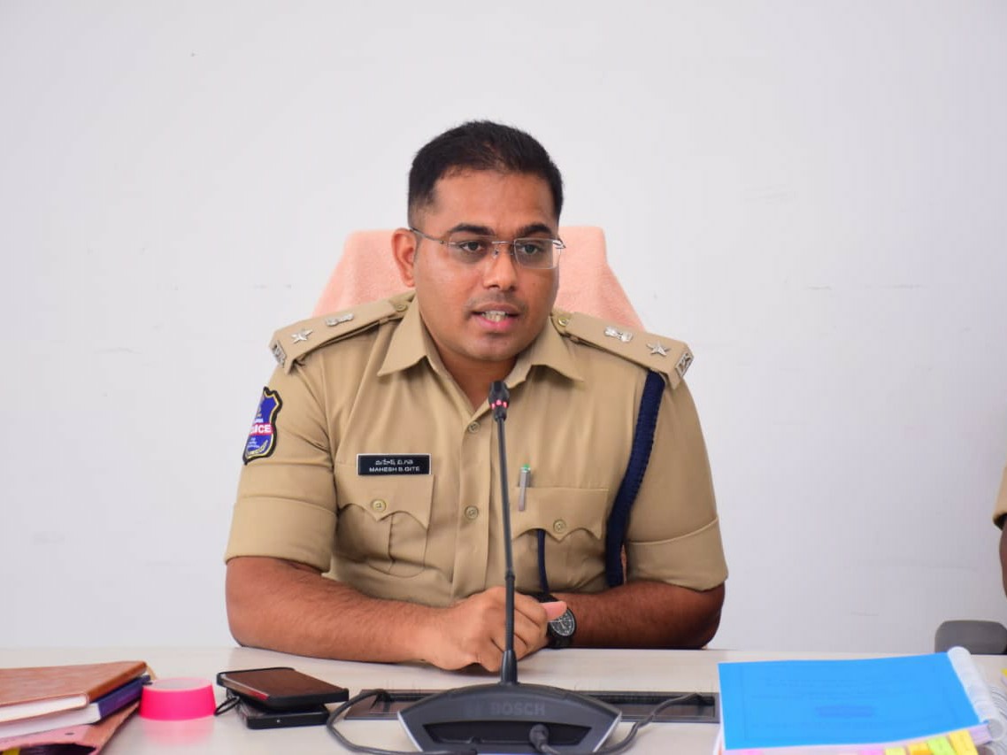 ‘ఎమర్జెన్సీ వాహనాలు వెళ్లేటట్టు నిర్మించాలి’