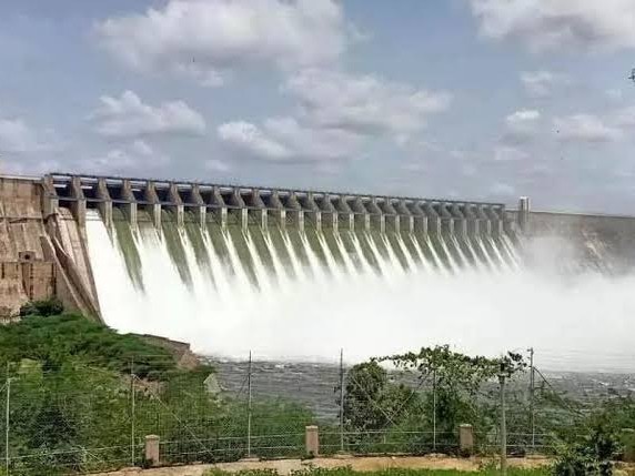 11గేట్ల ద్వారా నీటి విడుదల..
