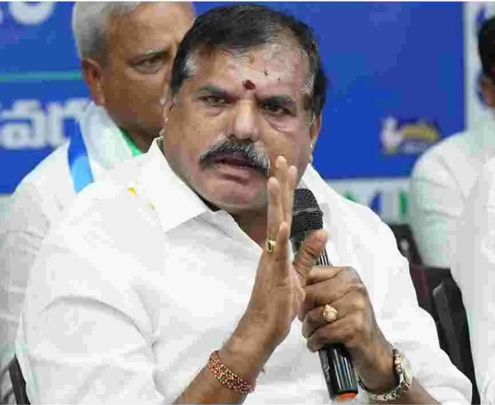 GVMC సమావేశం.. నల్ల కండువాలతో  YCP నిరసన