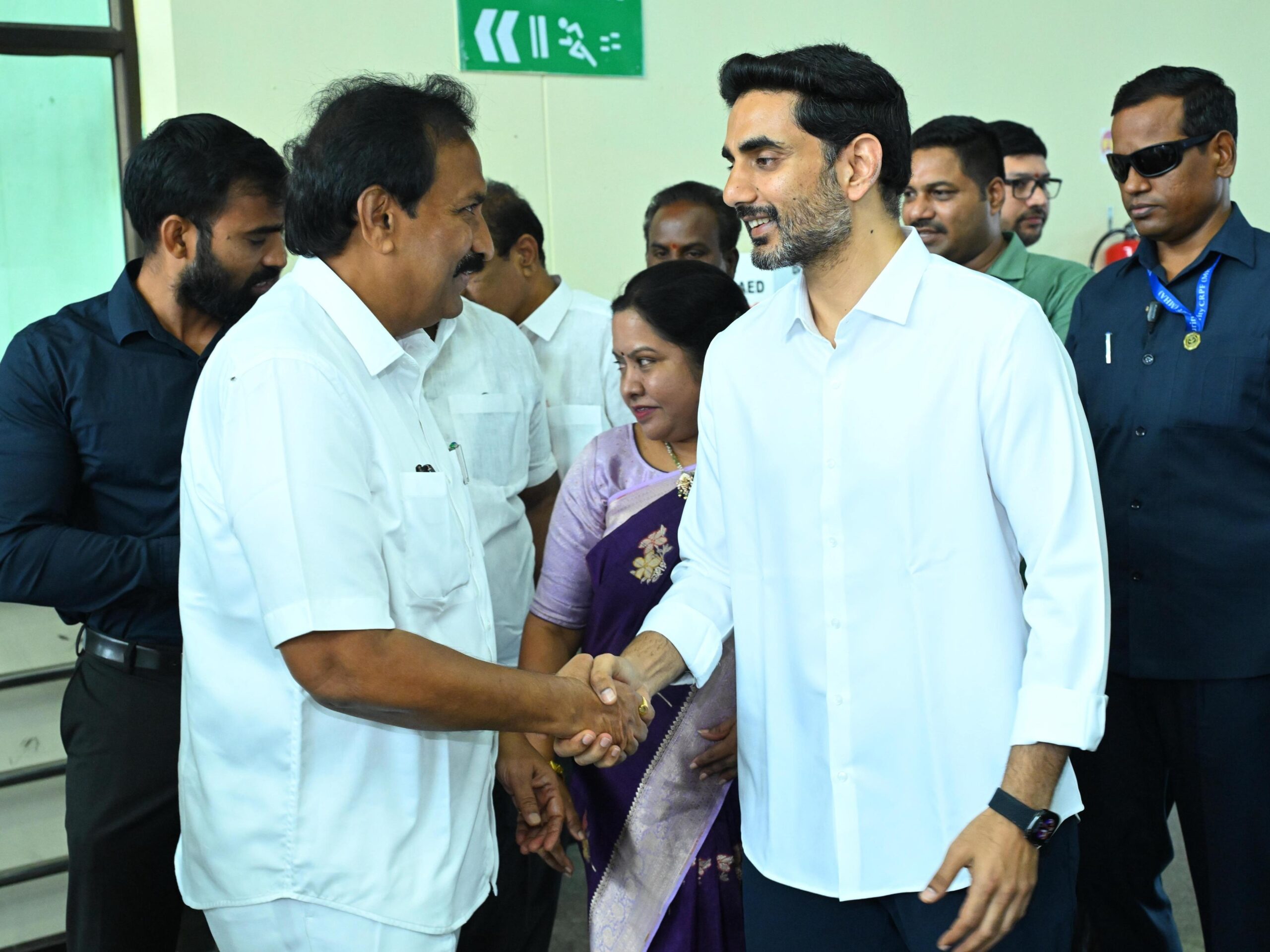 లోకేష్‌ను కలిసిన కొత్తపేట ఎమ్మెల్యే