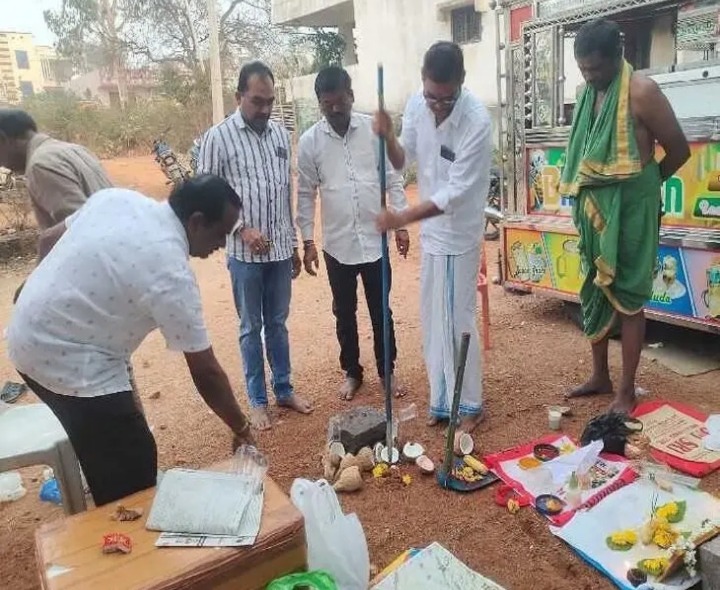 కెమిస్ట్ అండ్ డ్రగ్గిస్ట్ భవనానికి భూమి పూజ