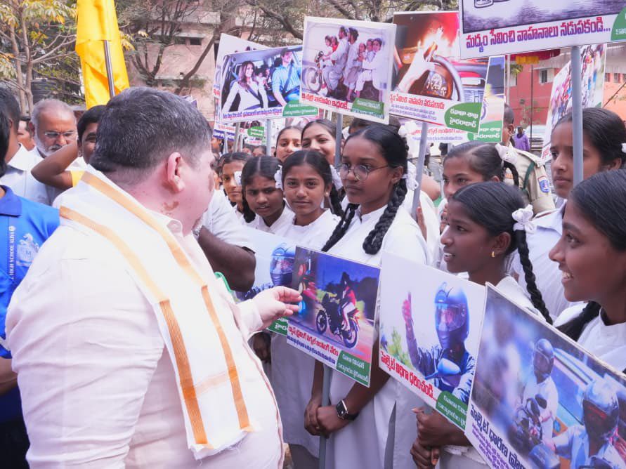 చిల్డ్రన్ ట్రాఫిక్ అవేర్నెస్ పార్క్‌ను ప్రారంభించిన మంత్రి