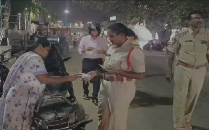 గుడివాడలో ముమ్మర వాహన తనిఖీలు