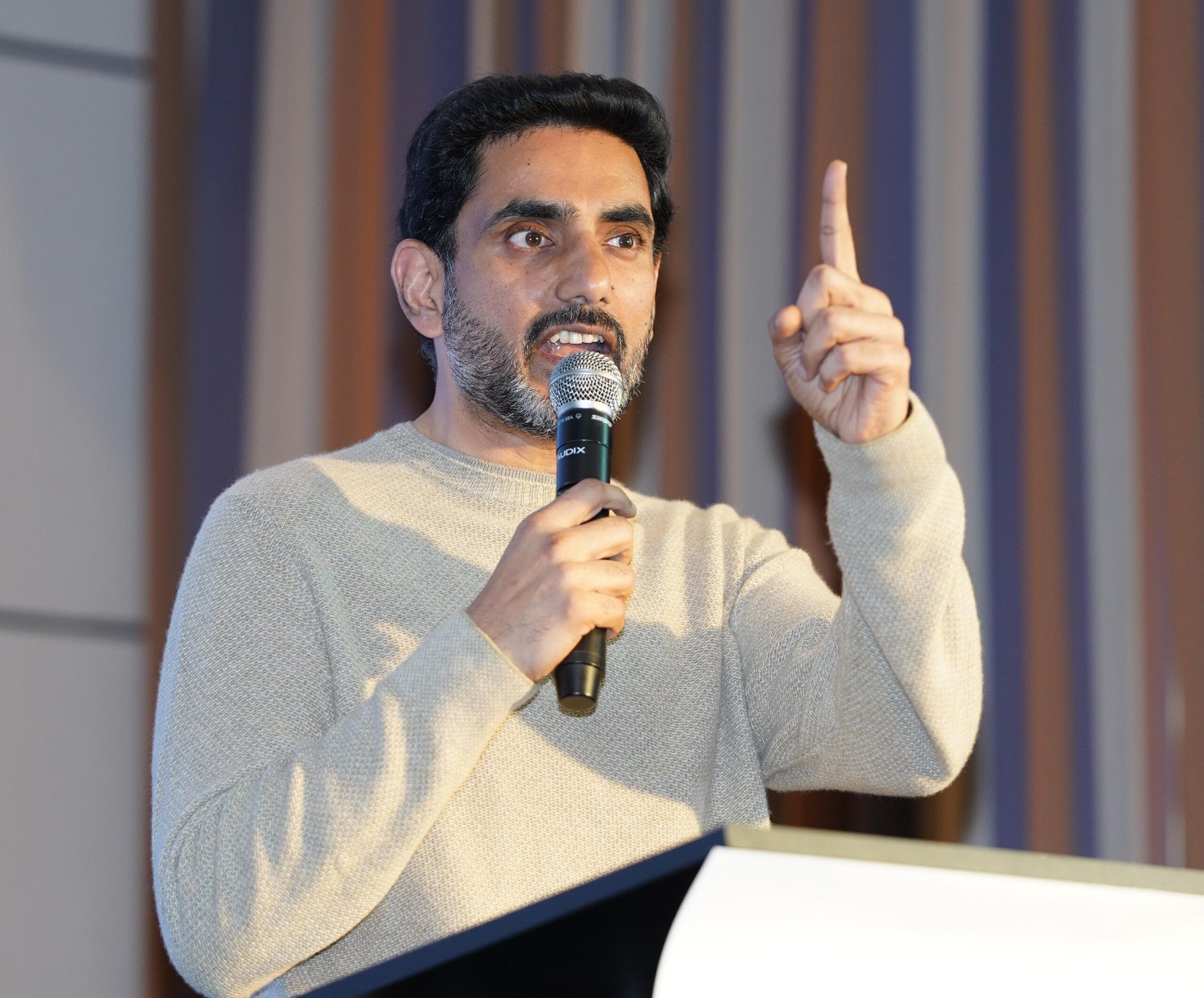 పిల్లలను SMకు దూరంగా ఉంచాలి: లోకేష్