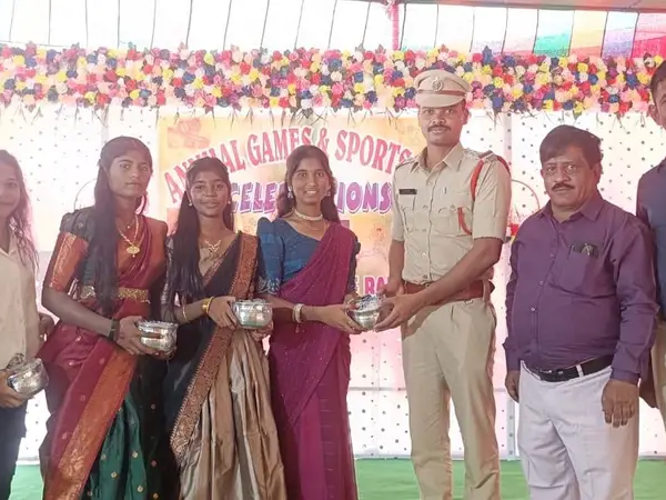 ‘యువత వ్యసనాలకు బానిసలు కావొద్దు’