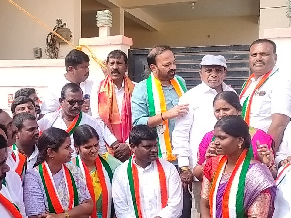 మున్సిపల్ ఎన్నికల ప్రచారంలో పాల్గొన్న మాజీ ఎంపీ