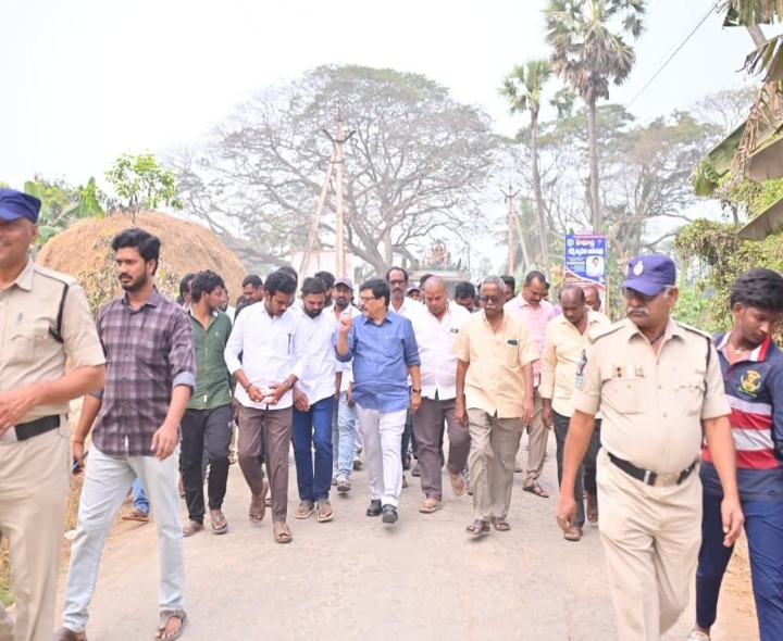 నాణ్యత ప్రమాణాలతో రోడ్డు నిర్మించాలి: మంత్రి