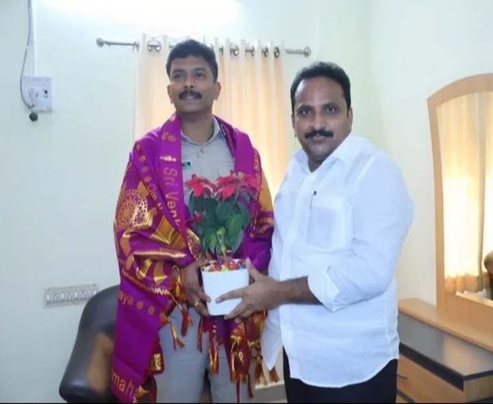 ఎస్పీని కలిసిన కందుకూరు ఎమ్మెల్యే