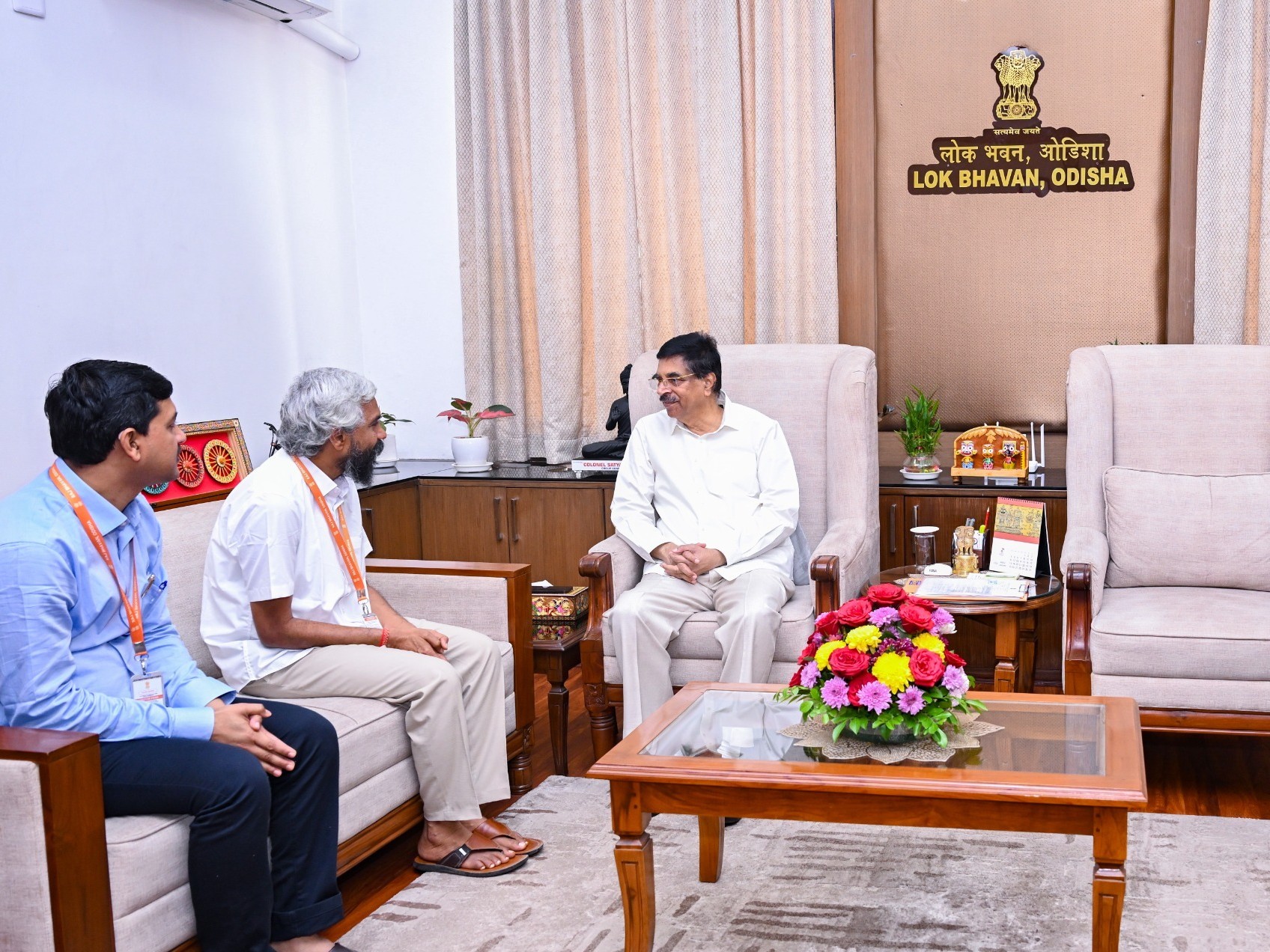 ఒడిశా గవర్నర్ ను శ్రీ గురుదేవా చారిటబుల్ ట్రస్టు చైర్మన్