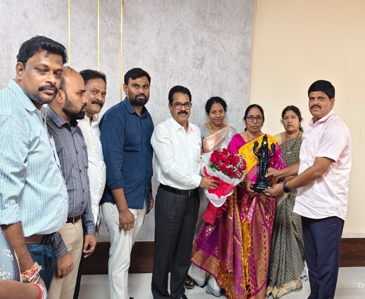 డిప్యూటీ కలెక్టర్ స్వచ్ఛంద ఉద్యోగ విరమణ